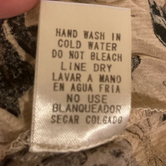 Floral Mountain Mama Size Small Top - Picture 8 of 8